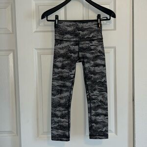 Lululemon Wunder Under Crop (Hi-Rise) Size 4